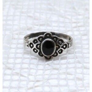 Vintage Sterling Silver Ring Women Onyx Stone S 7 Patterned Antiqued Band Dainty